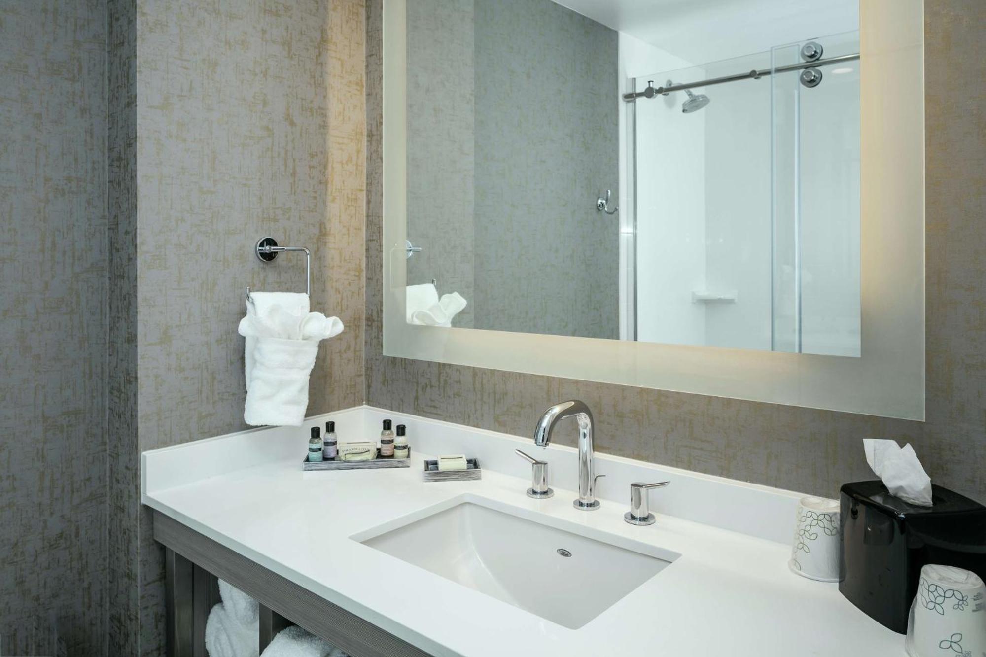 Hilton Garden Inn Seattle Bellevue Downtown, Wa Екстериор снимка