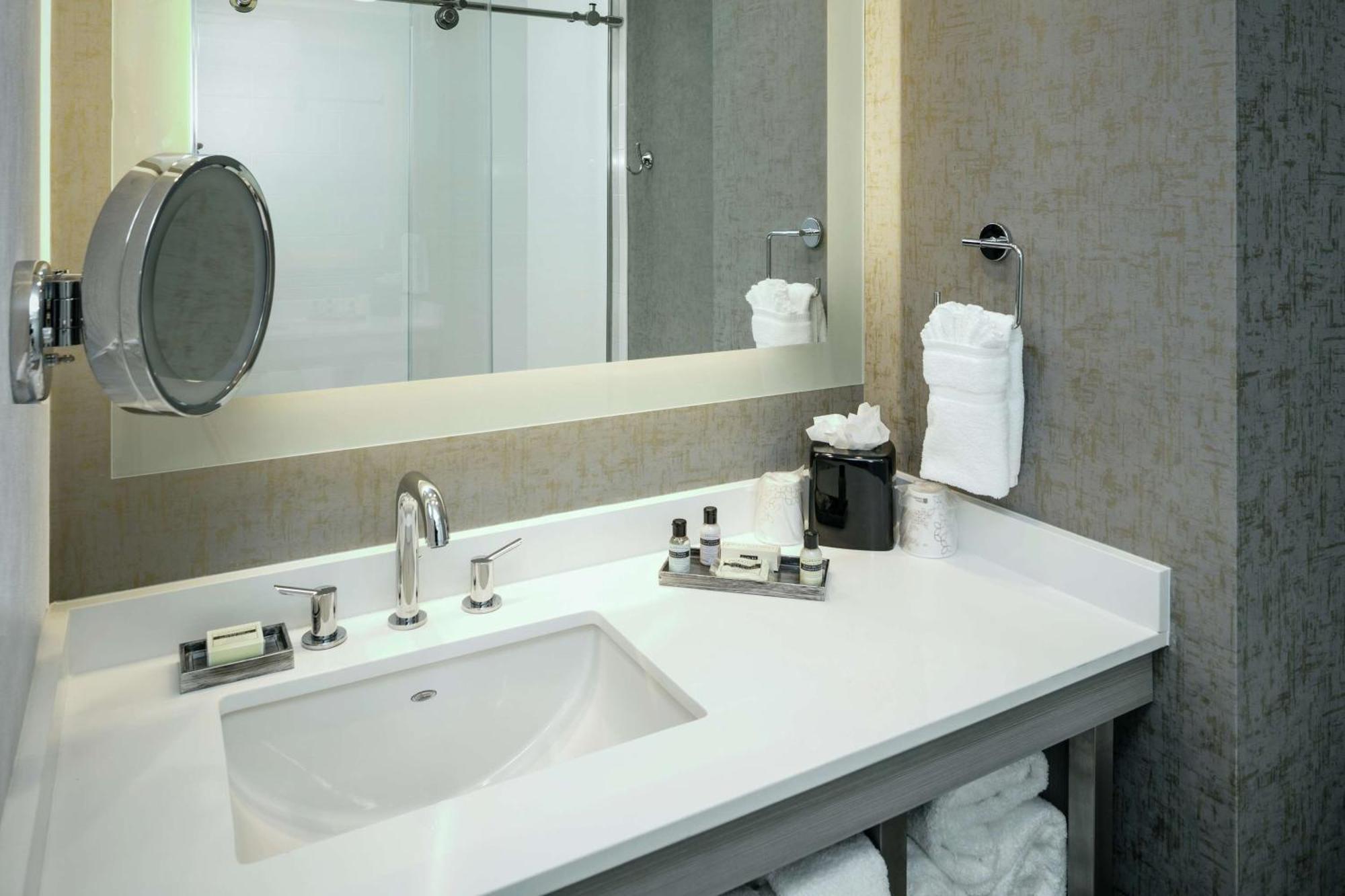 Hilton Garden Inn Seattle Bellevue Downtown, Wa Екстериор снимка